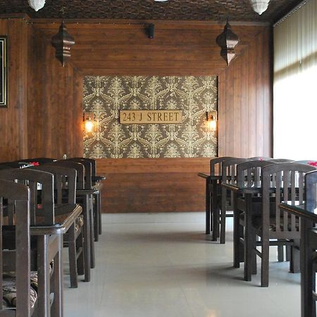 Hotel Kaisar à Srīnagar Extérieur photo