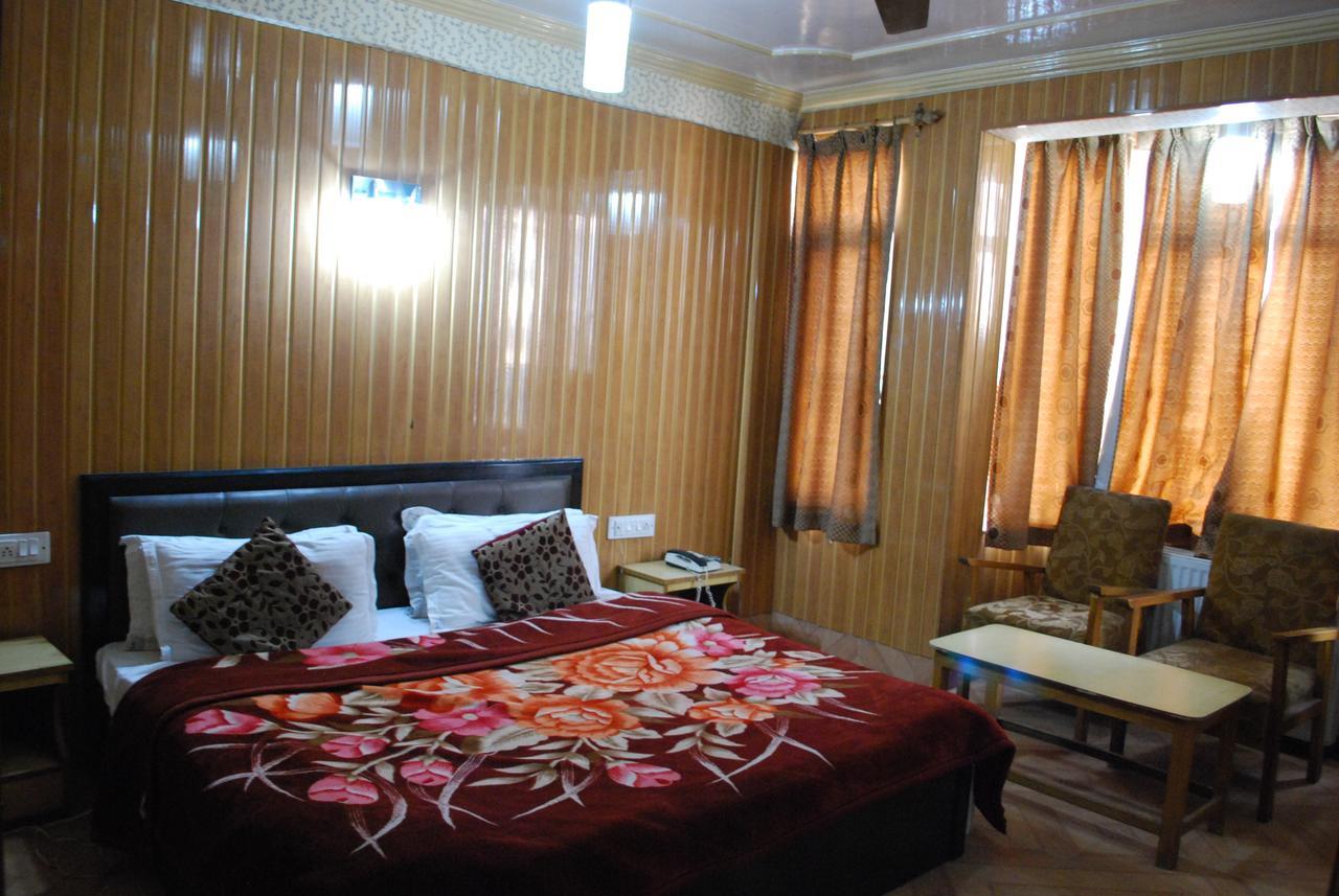 Hotel Kaisar à Srīnagar Extérieur photo