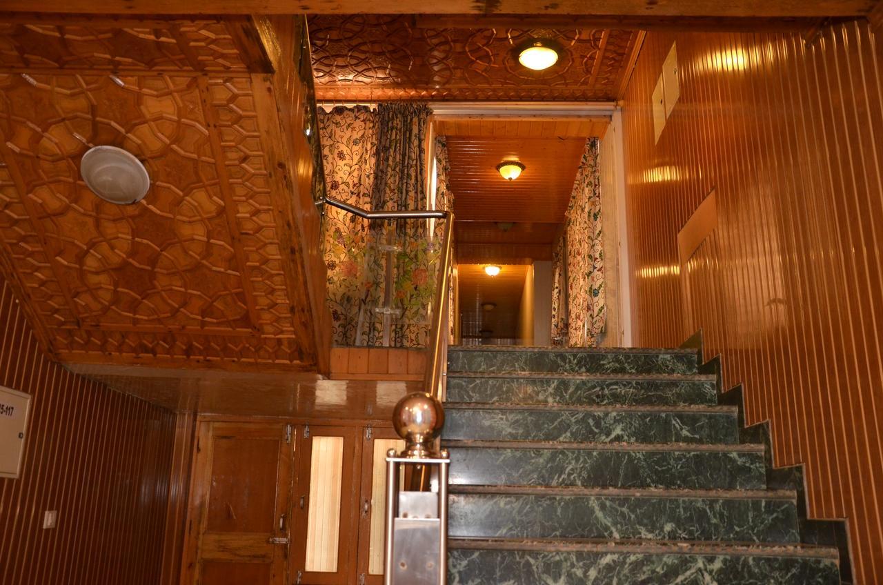 Hotel Kaisar à Srīnagar Extérieur photo