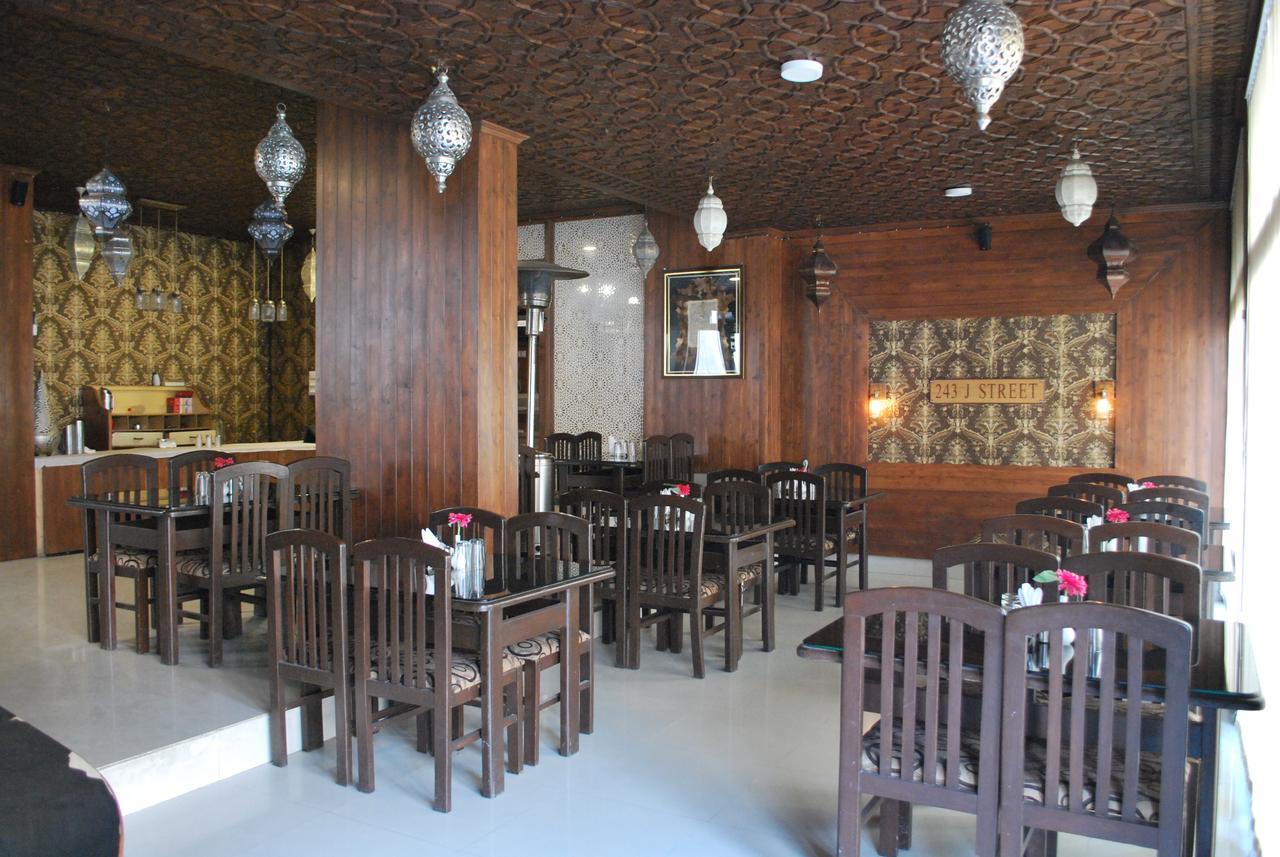 Hotel Kaisar à Srīnagar Extérieur photo