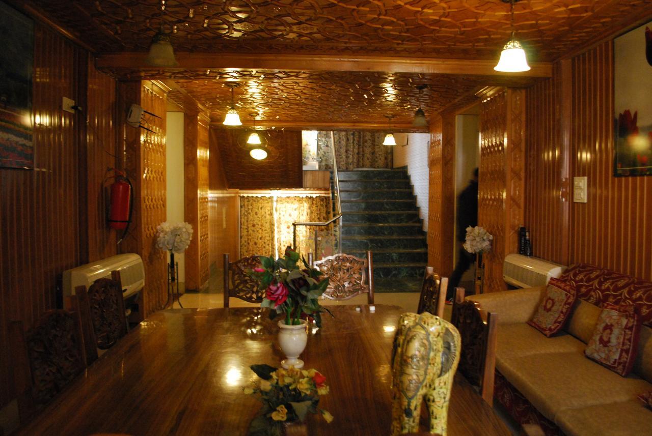 Hotel Kaisar à Srīnagar Extérieur photo