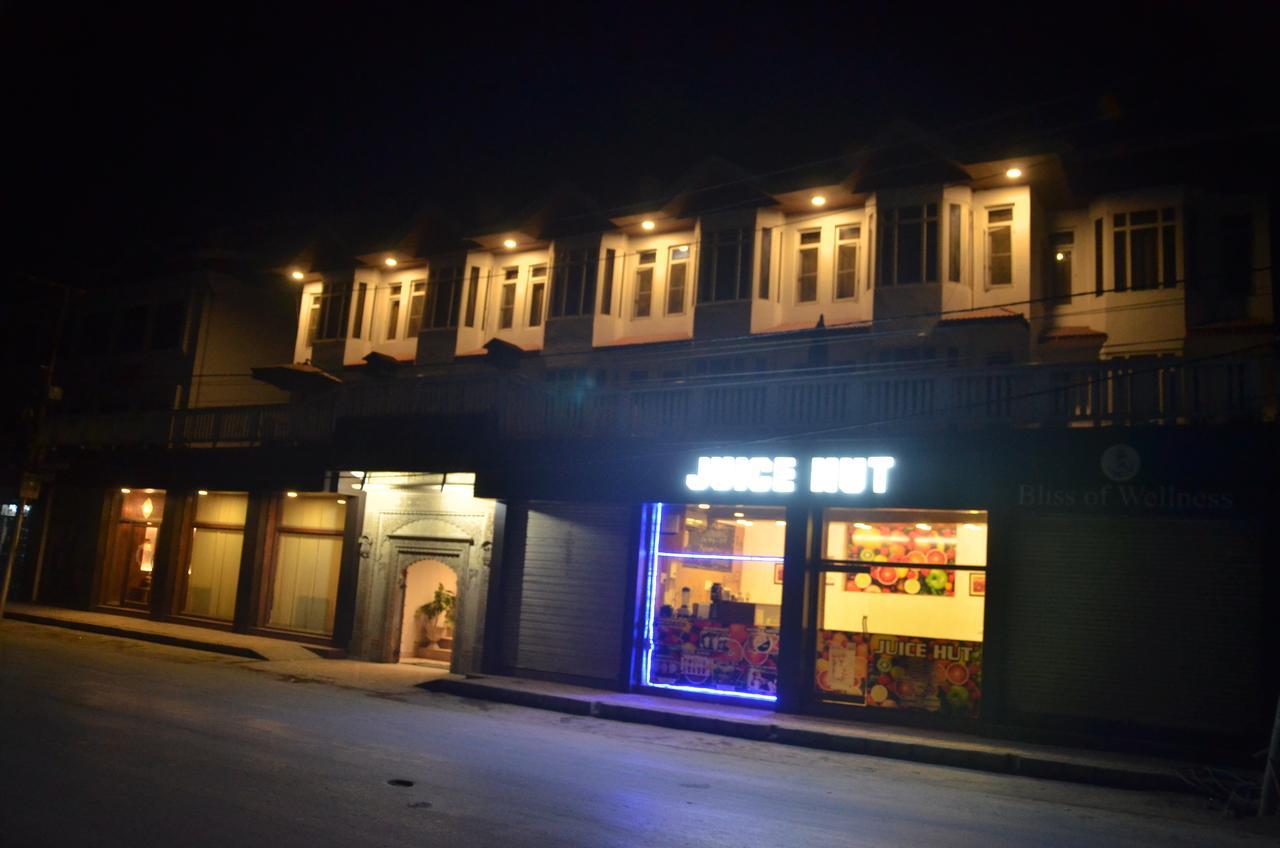 Hotel Kaisar à Srīnagar Extérieur photo