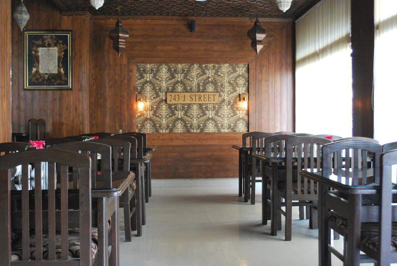 Hotel Kaisar à Srīnagar Extérieur photo