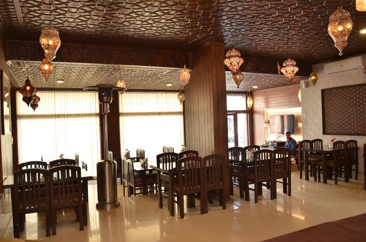 Hotel Kaisar à Srīnagar Extérieur photo