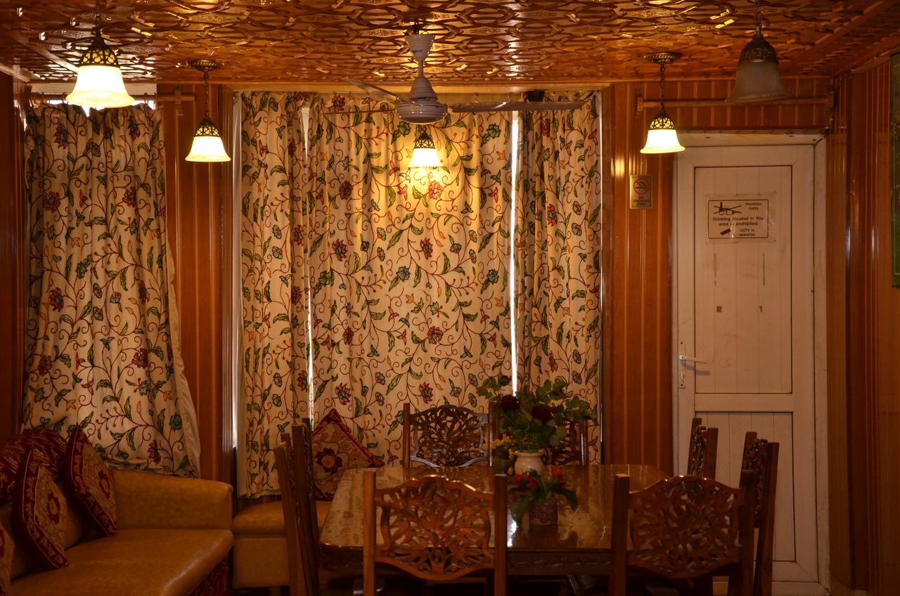 Hotel Kaisar à Srīnagar Extérieur photo