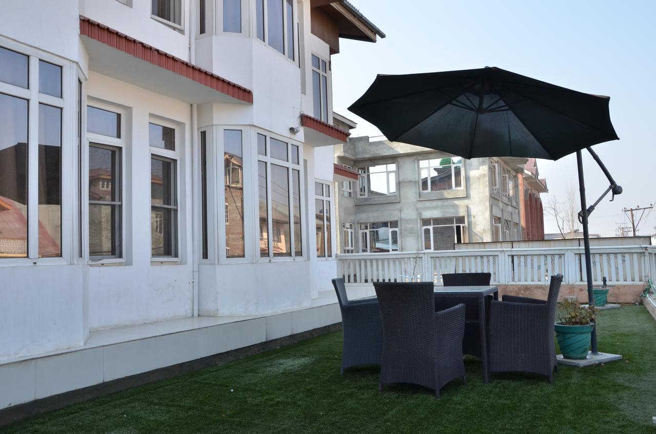 Hotel Kaisar à Srīnagar Extérieur photo