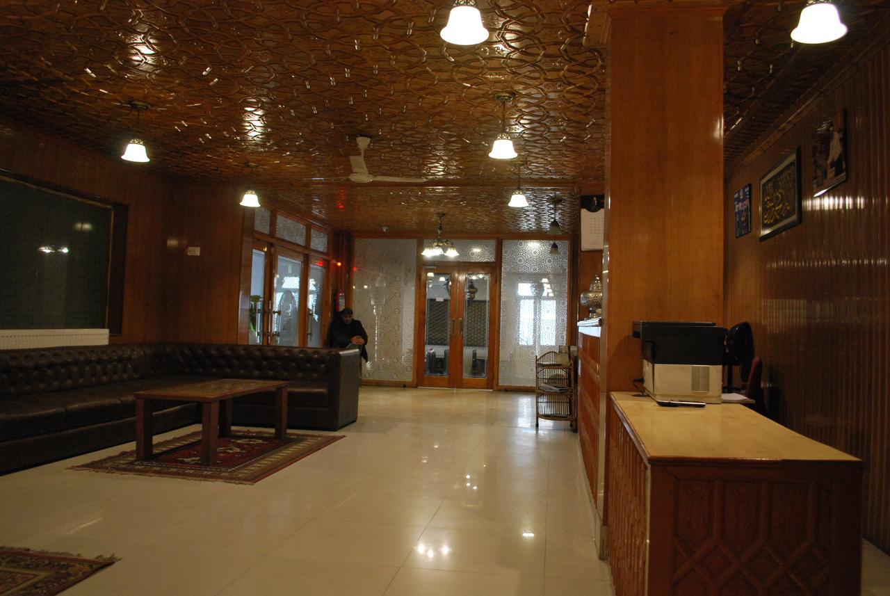 Hotel Kaisar à Srīnagar Extérieur photo