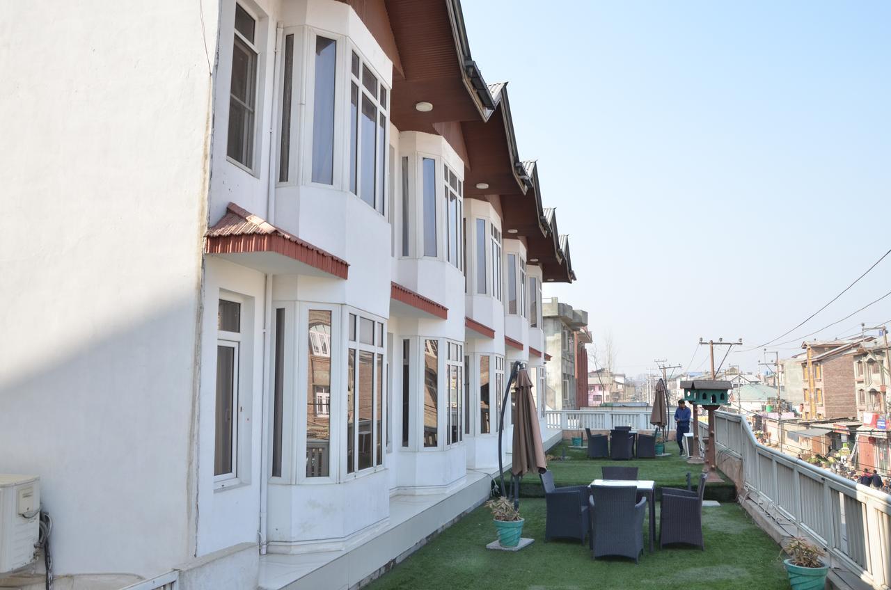 Hotel Kaisar à Srīnagar Extérieur photo