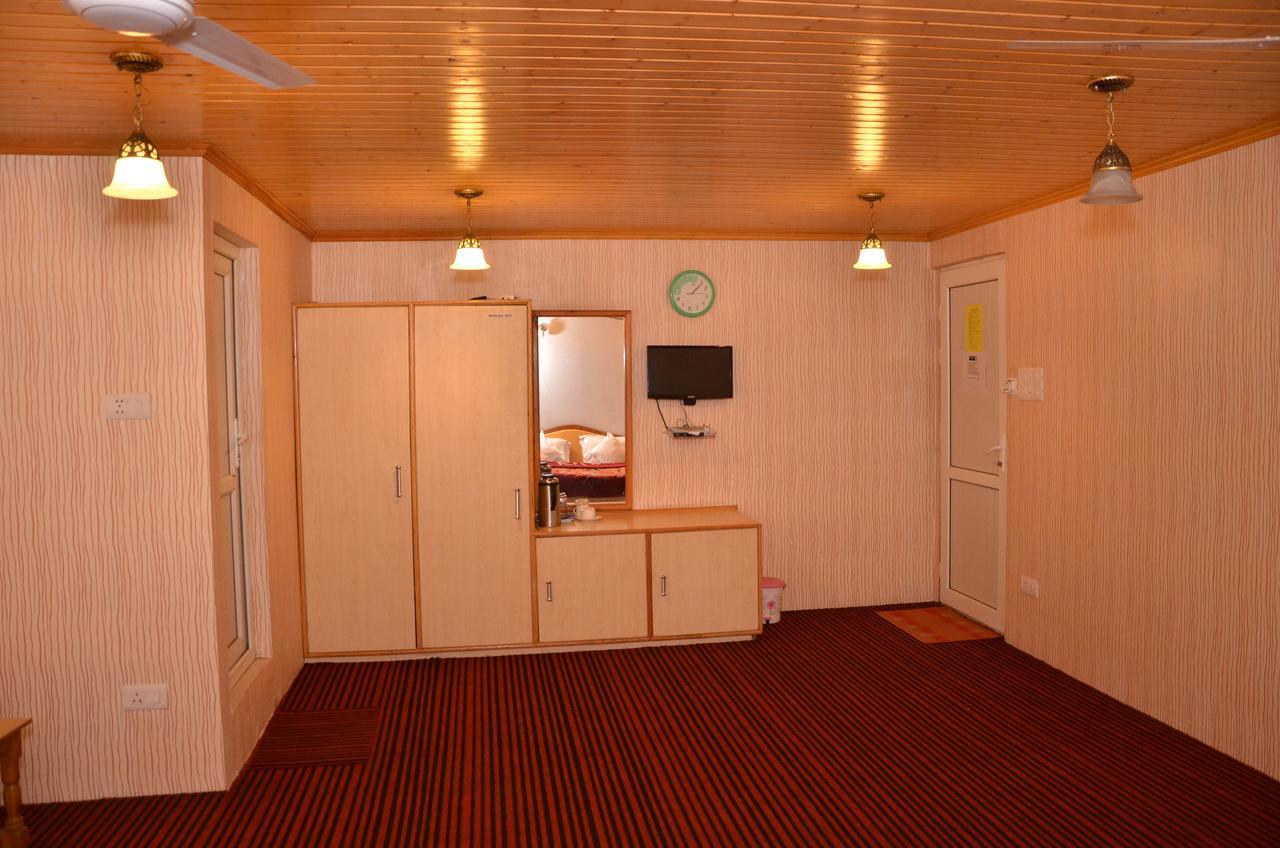 Hotel Kaisar à Srīnagar Extérieur photo