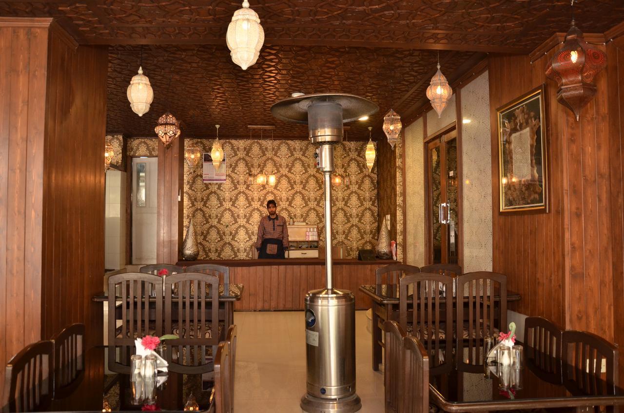 Hotel Kaisar à Srīnagar Extérieur photo