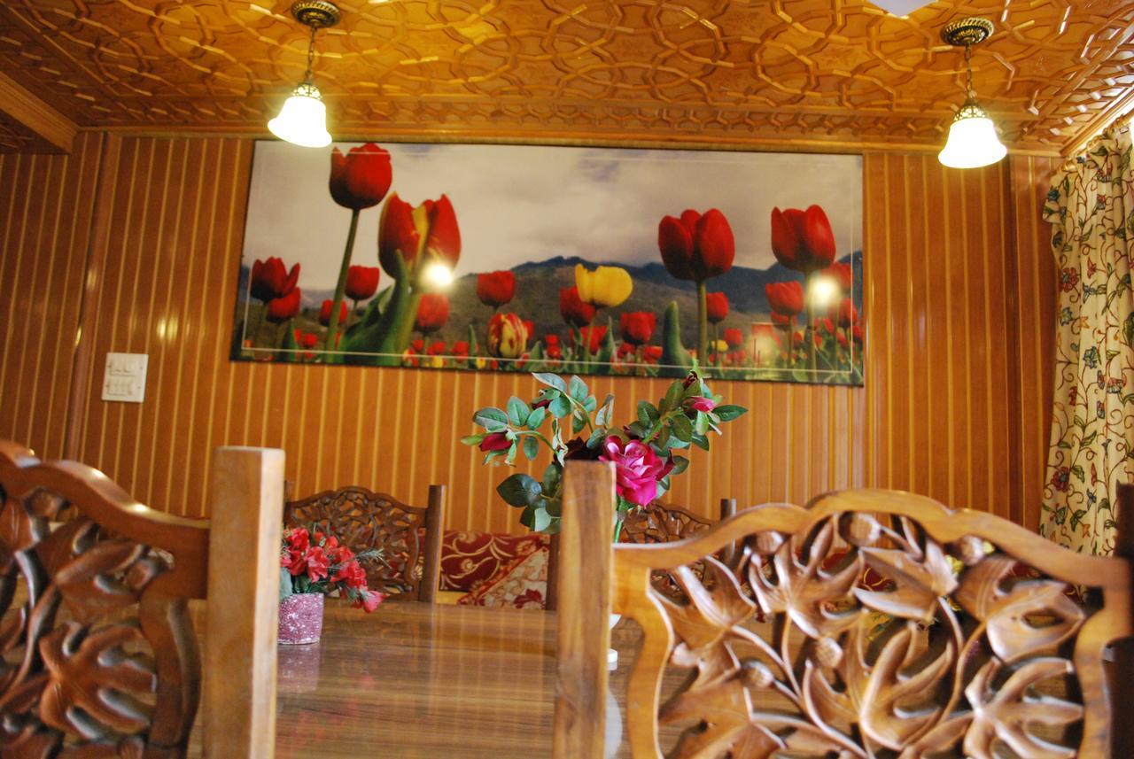 Hotel Kaisar à Srīnagar Extérieur photo